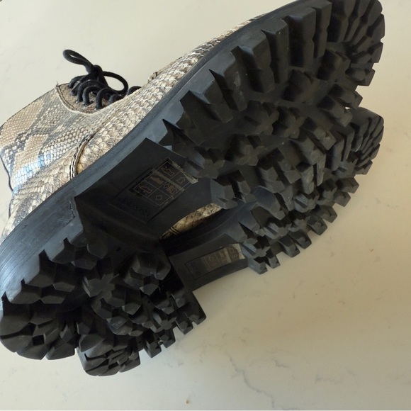 Dolce Vita Snake print lace up boots with size zipper Size: 6.5 - Picture 5 of 6